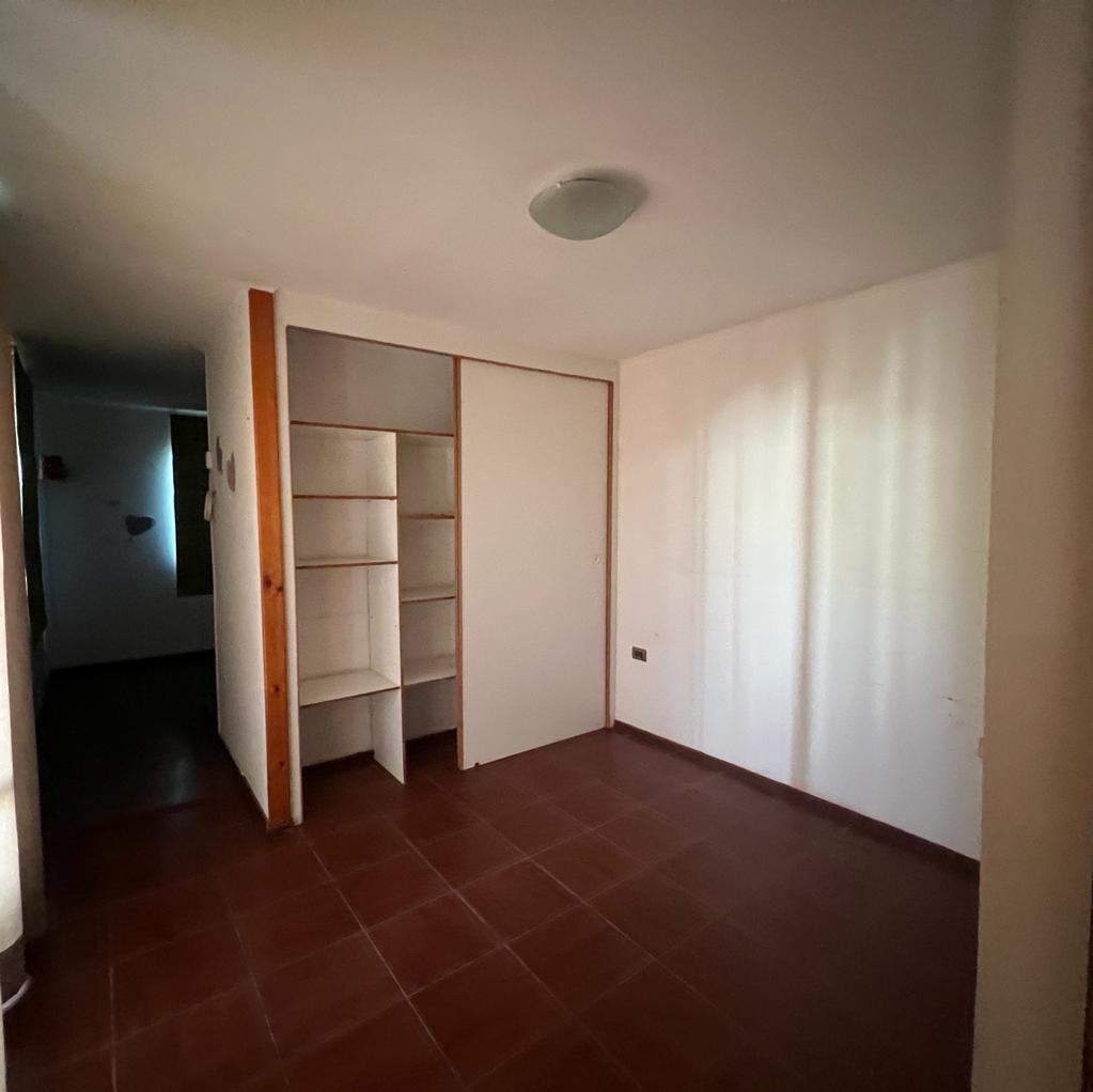 AMPLIA CASA - CALLE VAN BUREN.-